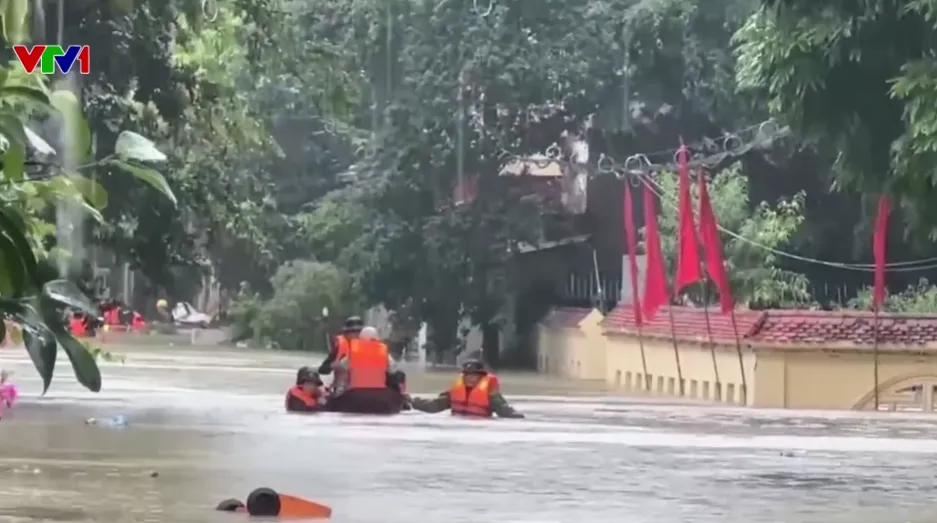 Chủ động sơ tán dân, bảo vệ tài sản trước mưa lũ do bão số 4 - Ảnh 1.