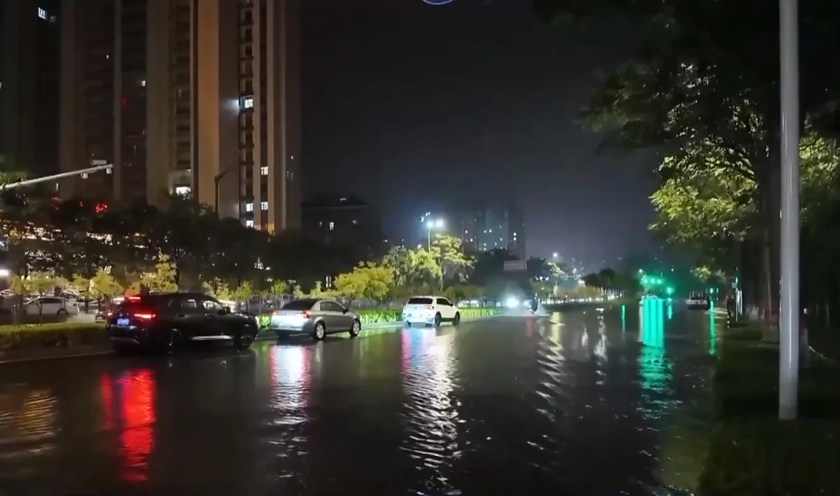 Trung Quốc cùng lúc ứng phó 3 cơn bão- Ảnh 1.