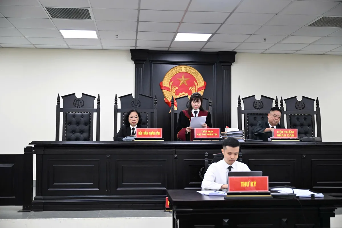 Vụ “ăn chặn tiền A80” của sinh viên: Cựu Hiệu trưởng Trường Cao đẳng Du lịch Hà Nội lĩnh án 3 năm tù - Ảnh 1.