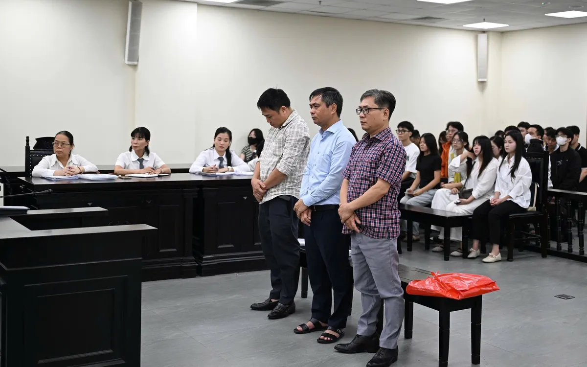 Các bị cáo tại toà. (ảnh: Hải Anh)