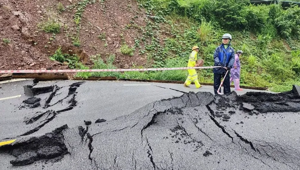 Mưa lũ làm hơn 3.600 ngôi nhà ở Lạng Sơn ngập trong nước, nhiều tuyến đường bị chia cắt - Ảnh 2.