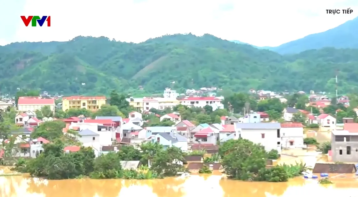 Lạng Sơn: Nước r&uacute;t chậm tại c&aacute;c v&ugrave;ng bị chia cắt, đ&aacute; lăn l&agrave;m sập nh&agrave; d&acirc;n - Ảnh 1.