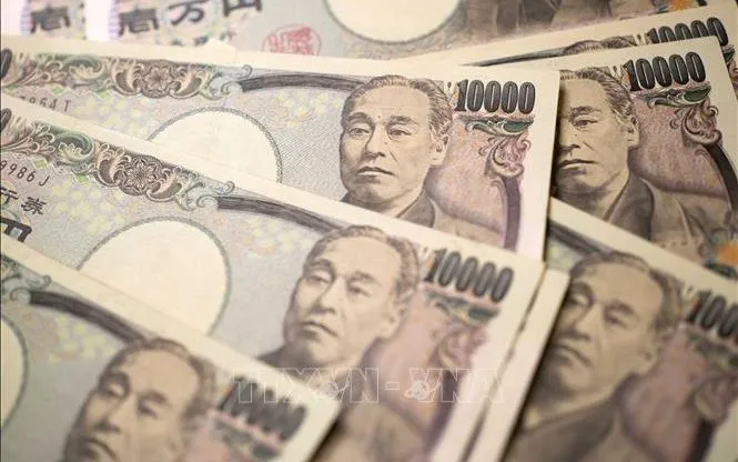 Đồng tiền mệnh giá 10.000 Yen của Nhật Bản. Ảnh: THX/TTXVN