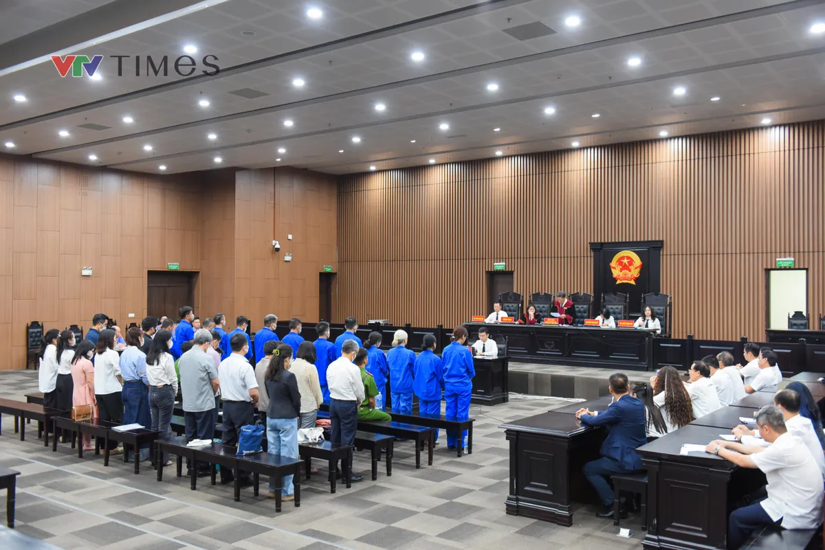 Cựu thứ trưởng Nguyễn Bá Hoan bị tuyên phạt 12 năm tù - Ảnh 1.