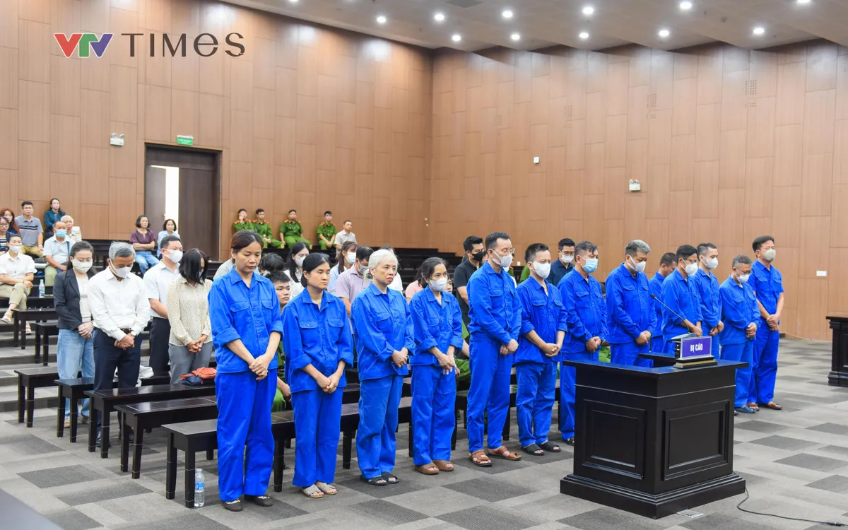 Các bị cáo tại toà. (ảnh: Phùng Anh)