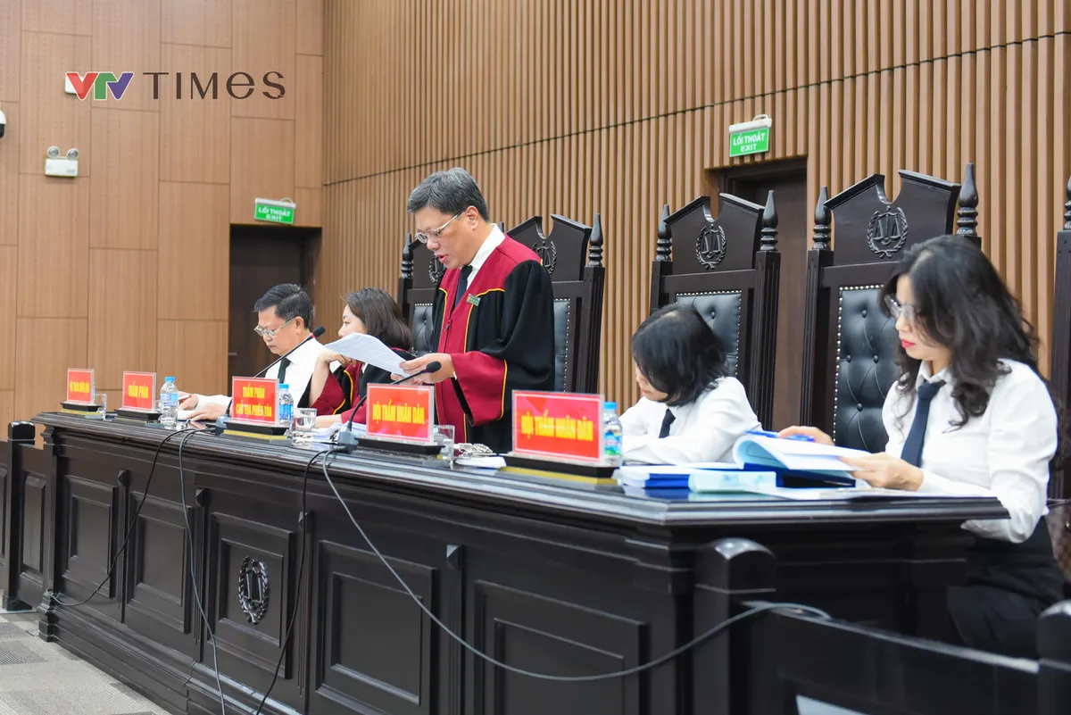 Cựu thứ trưởng Nguyễn Bá Hoan bị tuyên phạt 12 năm tù - Ảnh 2.