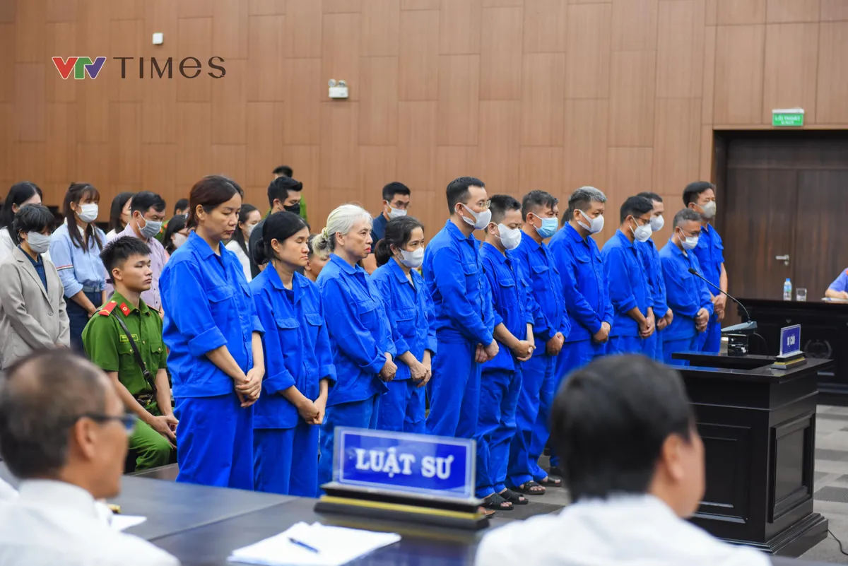 Cựu thứ trưởng Nguyễn Bá Hoan bị tuyên phạt 12 năm tù - Ảnh 6.