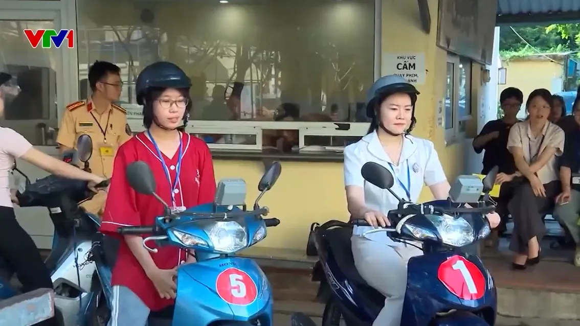 Siết chặt s&aacute;t hạch cấp giấy ph&eacute;p l&aacute;i xe m&ocirc; t&ocirc; - Ảnh 1.