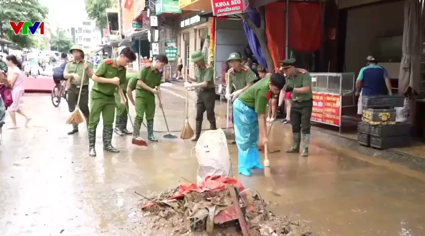 Mưa lớn, hơn 1.000 người ở Thanh Hóa bị cô lập - Ảnh 2.