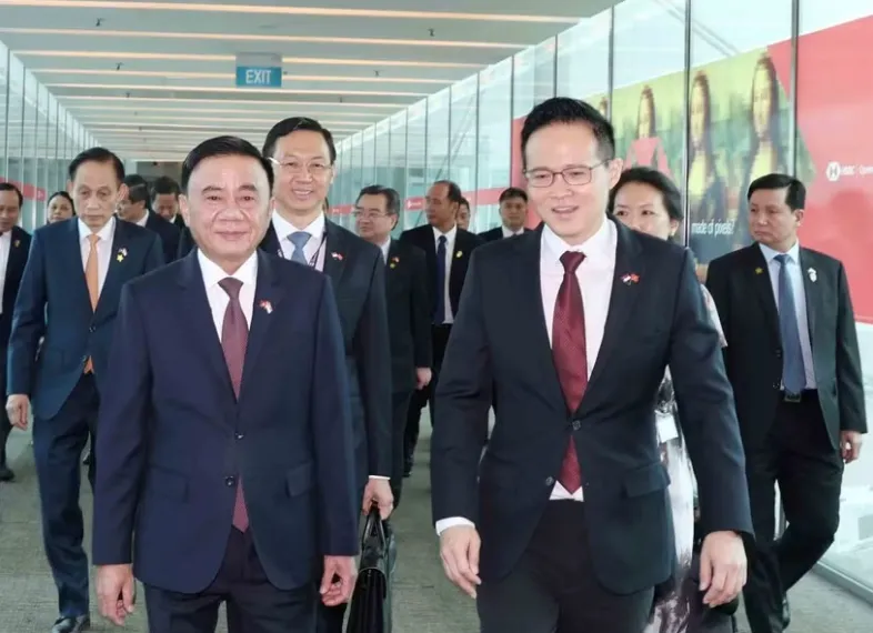 Thường trực Ban Bí thư Trần Cẩm Tú bắt đầu thăm chính thức Singapore - Ảnh 1.