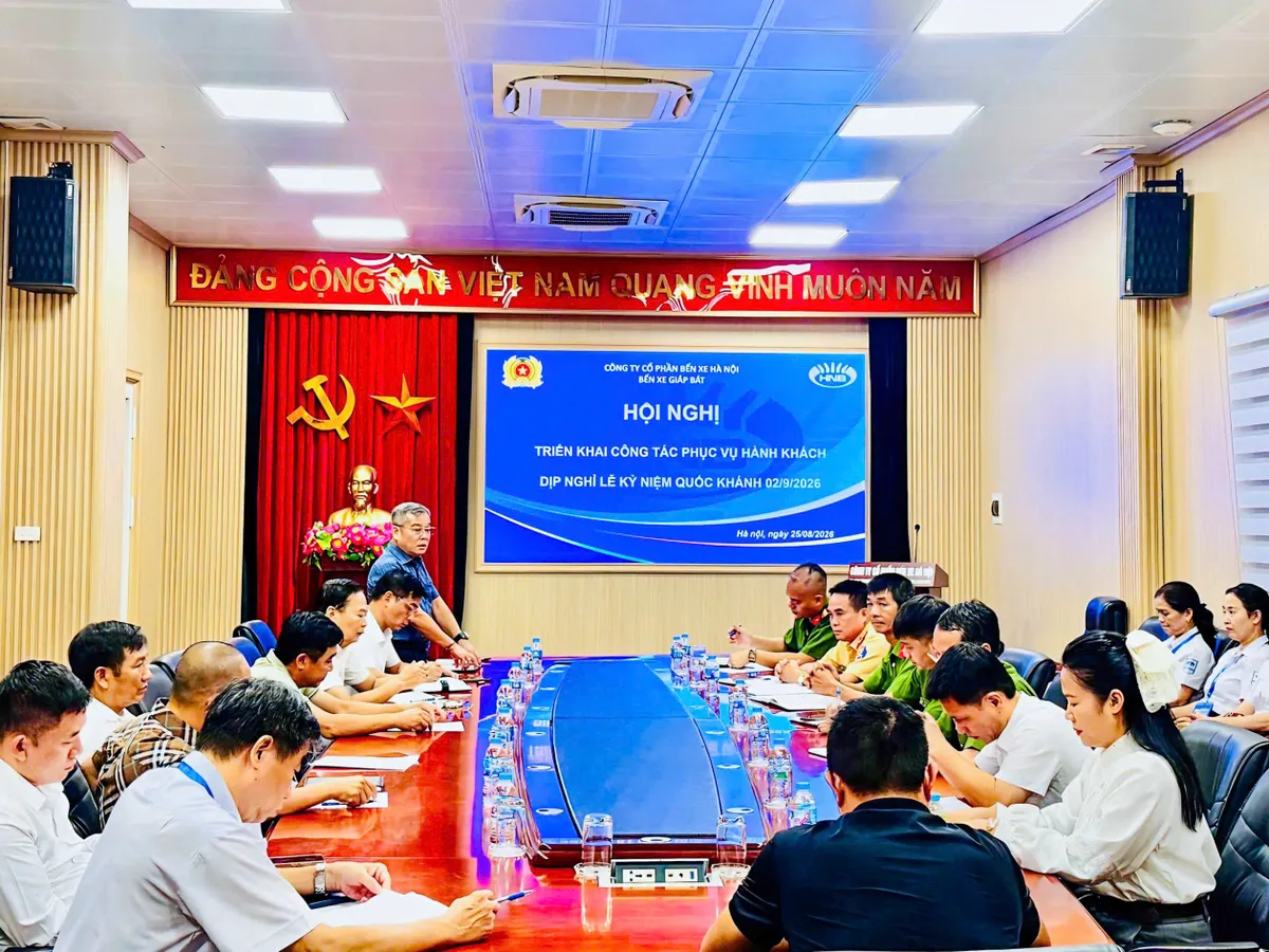 CSGT H&agrave; Nội tăng cường bảo đảm an to&agrave;n vận tải h&agrave;nh kh&aacute;ch dịp Quốc kh&aacute;nh 2/9 - Ảnh 1.