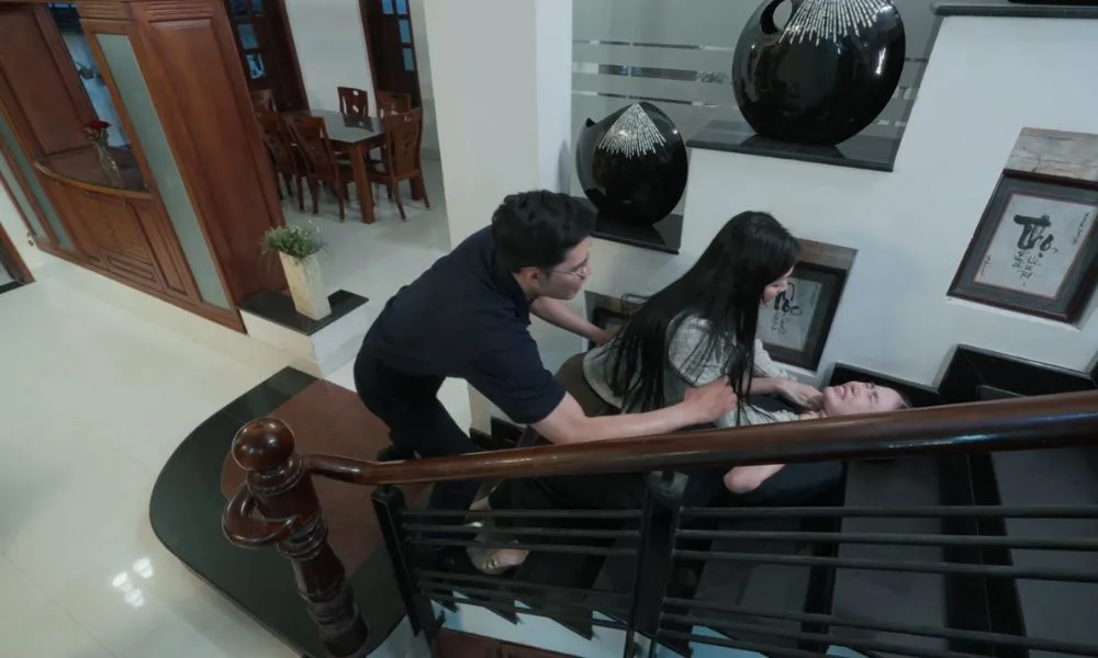 Hợp đồng từ thượng đế: Nghẹt thở với phân cảnh ông Dũng đào đất "giấu xác" mẹ ruột Thiều Tiến- Ảnh 1.