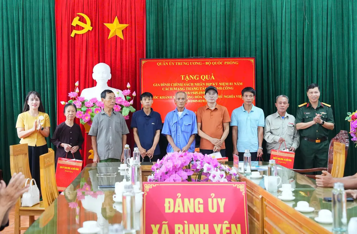 Th&aacute;i Nguy&ecirc;n chăm lo c&aacute;c gia đ&igrave;nh ch&iacute;nh s&aacute;ch nh&acirc;n dịp Quốc kh&aacute;nh 2/9 - Ảnh 2.