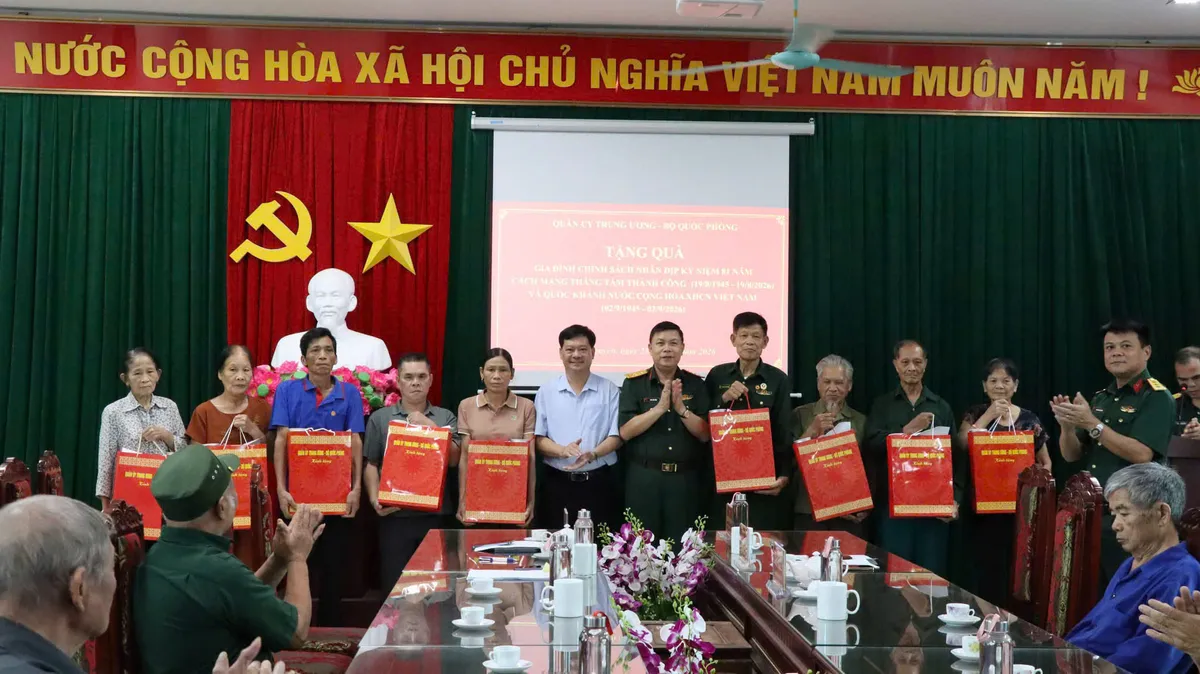 Th&aacute;i Nguy&ecirc;n chăm lo c&aacute;c gia đ&igrave;nh ch&iacute;nh s&aacute;ch nh&acirc;n dịp Quốc kh&aacute;nh 2/9 - Ảnh 3.