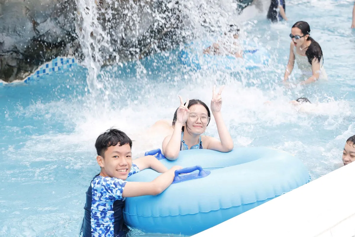Chuỗi hoạt động vui chơi, giải tr&iacute; v&agrave; nghệ thuật tại c&ocirc;ng vi&ecirc;n nước H&ocirc; Tầy dịp 2/9 - Ảnh 1.