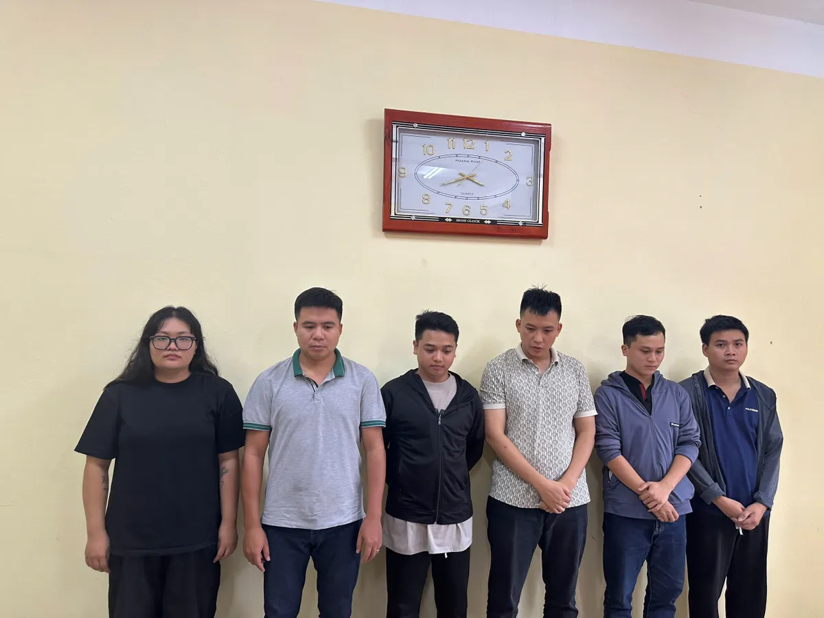 Triệt phá đường dây đánh bạc xuyên quốc gia quy mô hàng trăm tỷ đồng - Ảnh 1.