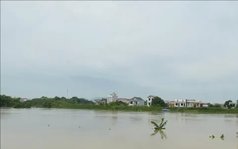 Mực nước tại nhiều sông ở Bắc Ninh đã xuống mức báo động. Ảnh: TTXVN
