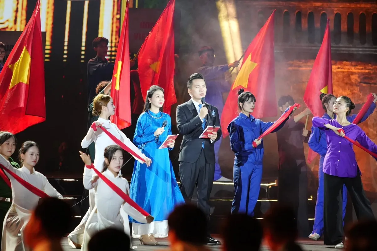 MC Hạnh Ph&uacute;c - B&agrave;i học từ những chuyến đi  - Ảnh 1.