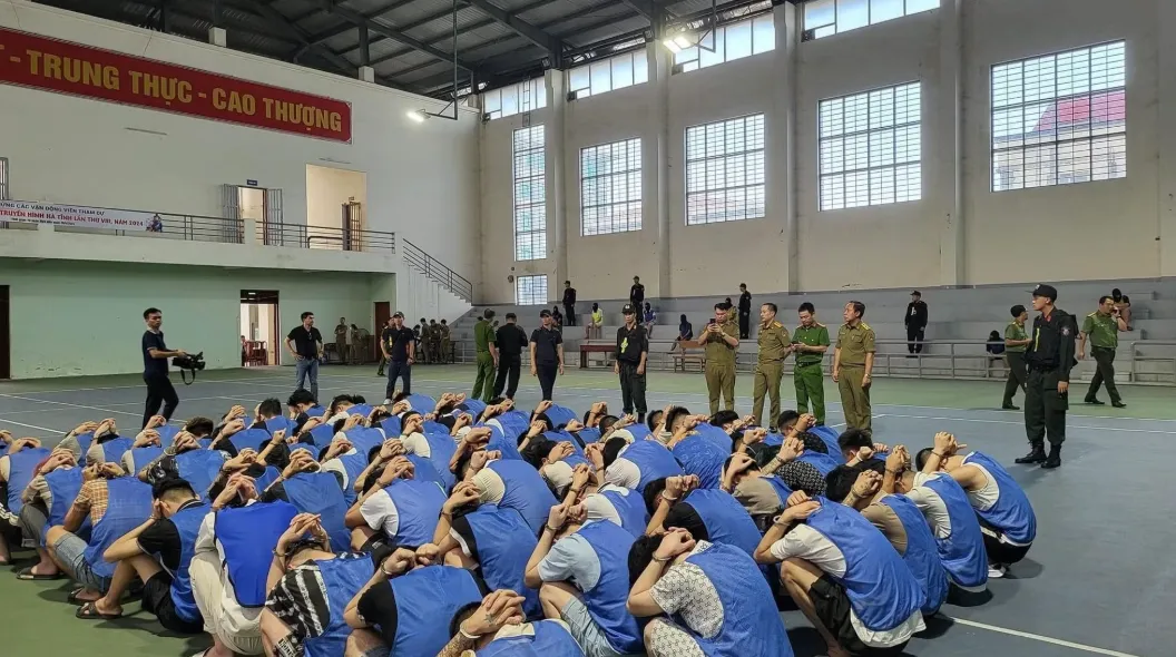 Bắt “nữ quái” 28 tuổi cầm đầu đường dây lừa đảo, mua bán người xuyên quốc gia  - Ảnh 2.