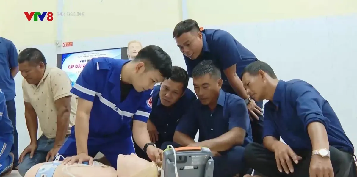 Huấn luyện cấp cứu viên không chuyên tại điểm lắp máy khử rung tim tự động- Ảnh 1. Huấn luyện cấp cứu viên không chuyên tại điểm lắp máy khử rung tim tự động- Ảnh 1.