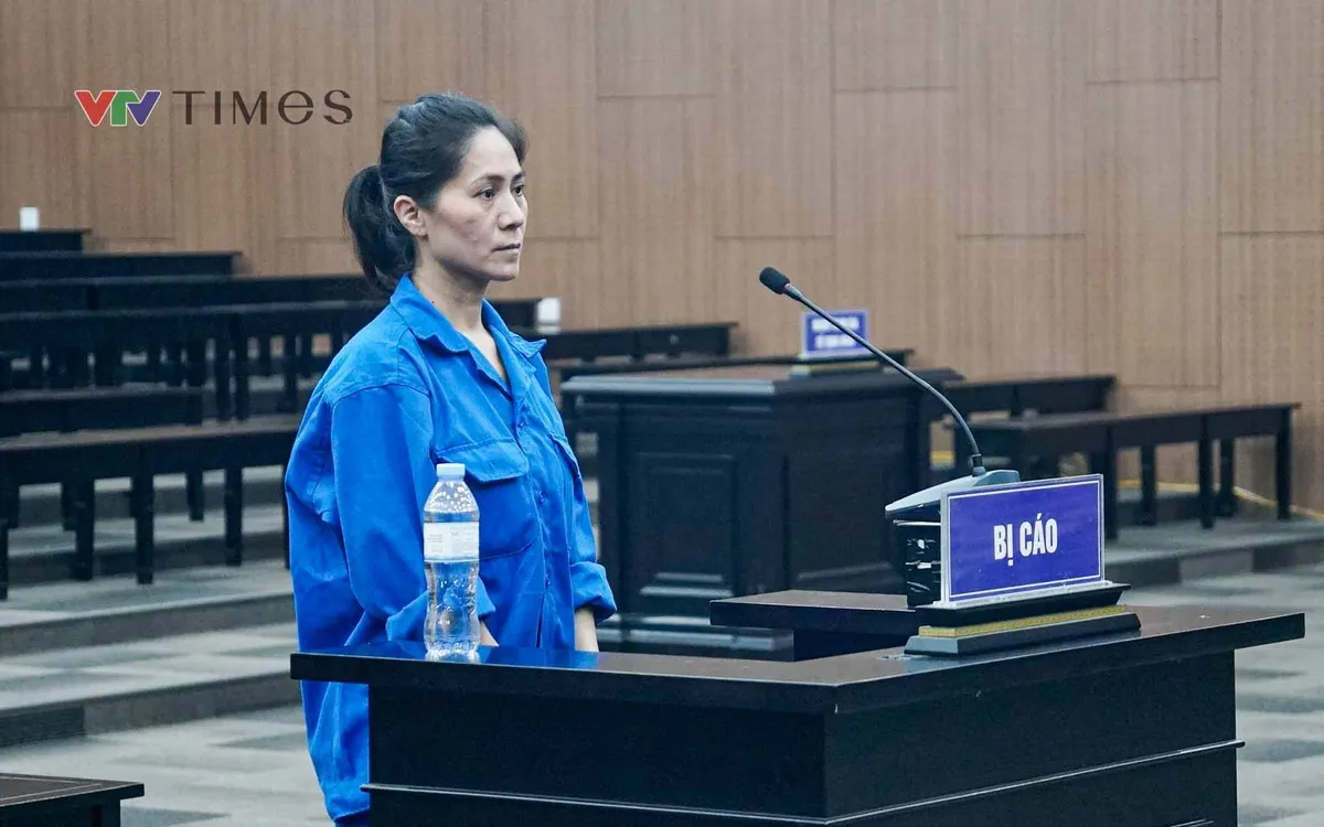 Bị cáo Nguyễn Thị Thu Hà (Giám đốc Công ty TNHH Ngọc Việt Education) tại toà. (ảnh: Phùng Anh)