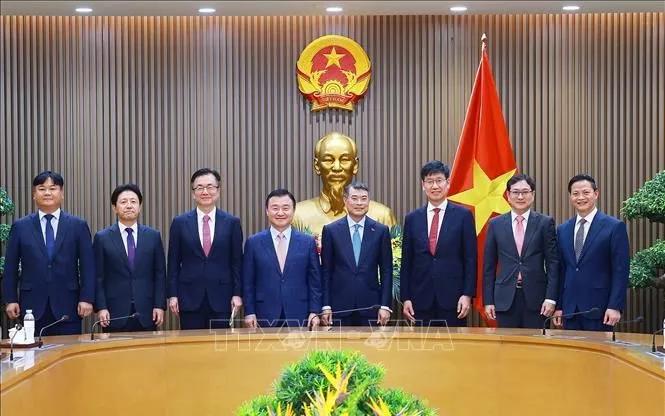 Thủ tướng Lê Minh Hưng tiếp ông Roh Tae Moon, Tổng Giám đốc điều hành Samsung điện tử và các thành viên. Ảnh: Dương Giang/TTXVN