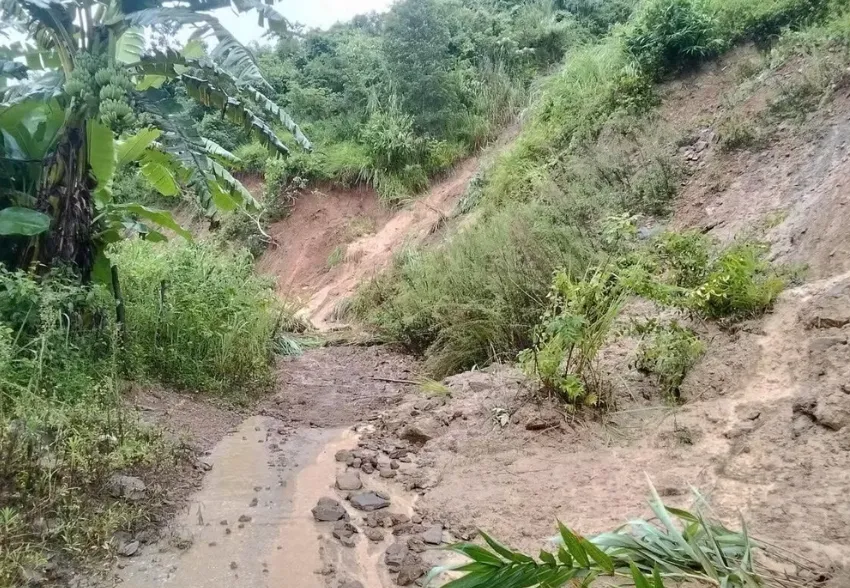 B&atilde;o số 4 v&agrave; mưa lũ l&agrave;m 3 người chết, nhiều thiệt hại nặng nề ở c&aacute;c địa phương - Ảnh 2.