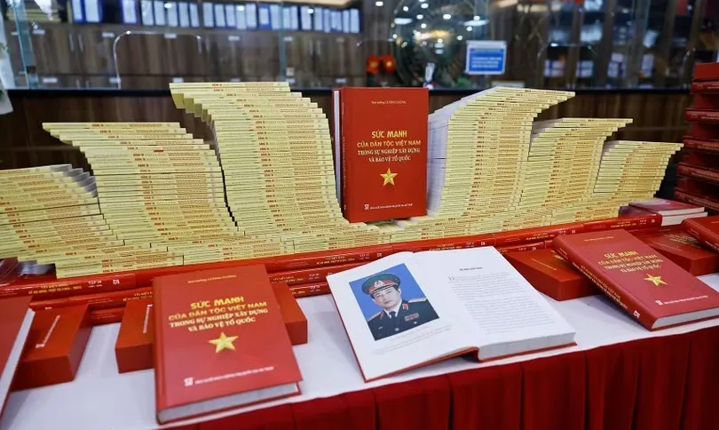 Chủ tịch Quốc hội Trần Thanh Mẫn dự lễ giới thiệu sách của nguyên Chủ tịch nước Lương Cường - Ảnh 1.