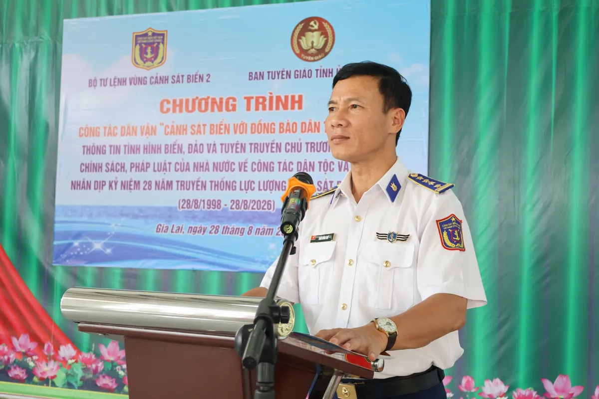 Cảnh sát biển tăng cường gắn kết với đồng bào dân tộc, tôn giáo - Ảnh 1.