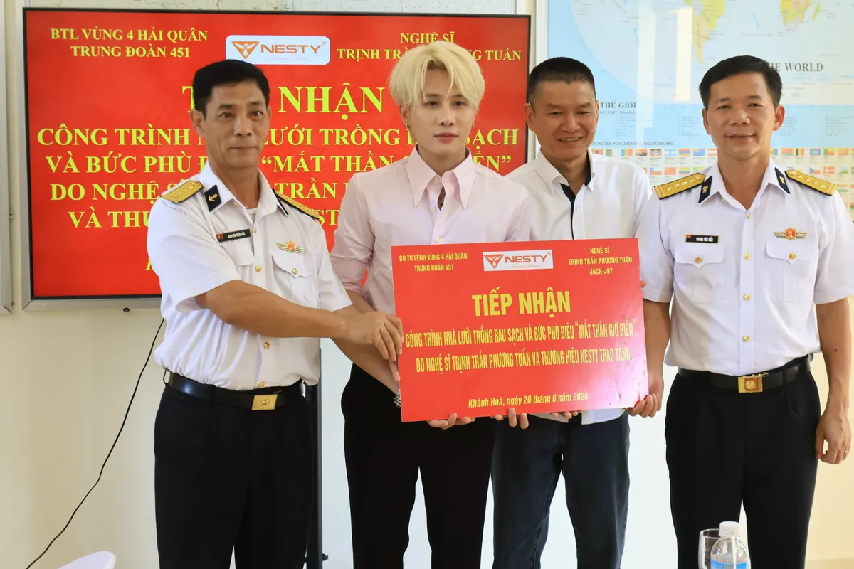 Kh&aacute;nh H&ograve;a tiếp nhận hơn 500 triệu đồng hỗ trợ an sinh v&agrave; chuyển đổi số- Ảnh 2.