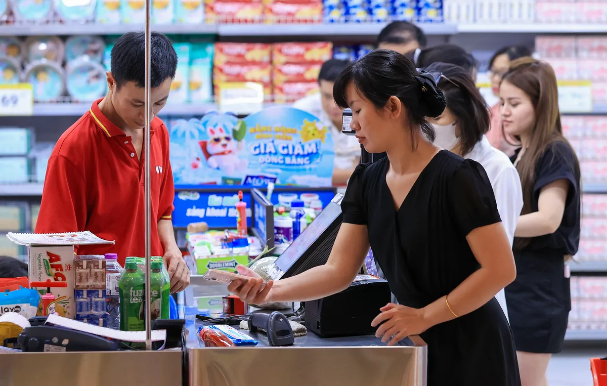 Si&ecirc;u thị tăng h&agrave;ng, tung ưu đ&atilde;i đ&oacute;n sức mua dịp 2/9 - Ảnh 2.