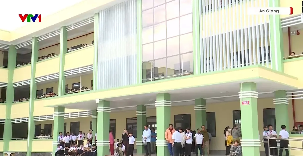 Học sinh Khmer vùng biên háo hức đến trường nội trú liên cấp mới- Ảnh 2.