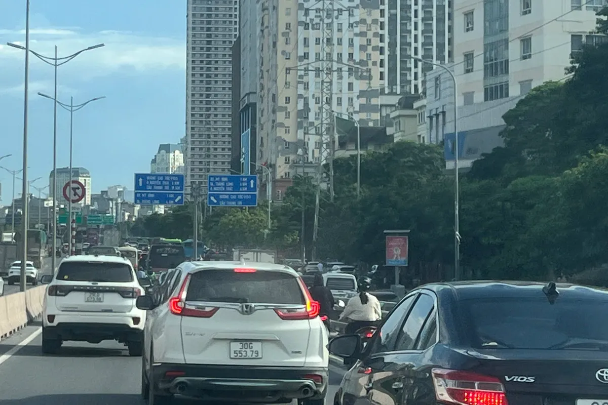 Rút kinh nghiệm kẹt xe, người dân rủ nhau di chuyển sớm về quê nghỉ lễ 2/9 - Ảnh 3.