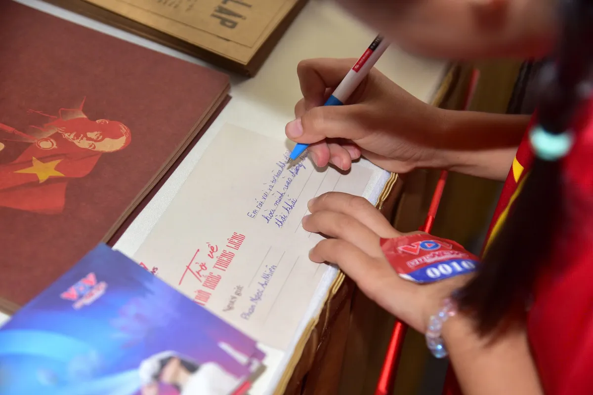 Người d&acirc;n Đ&agrave; Nẵng trở về thời khắc lịch sử của ng&agrave;y 2/9/1945 qua c&ocirc;ng nghệ VR- Ảnh 2.