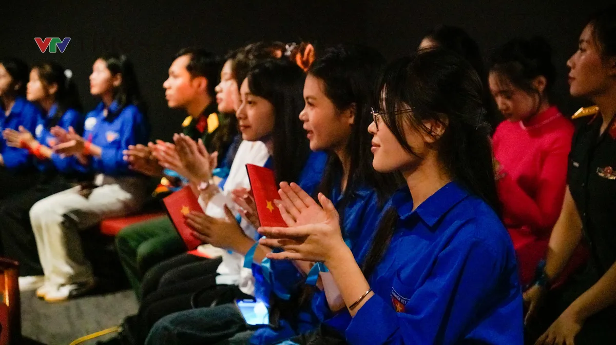 “Hành trình theo ánh Sao vàng” khơi dậy niềm tự hào dân tộc - Ảnh 16.