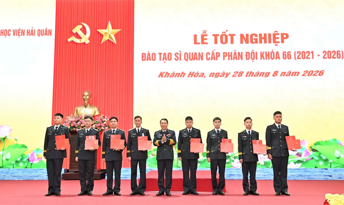 Đổi mới giáo dục - đào tạo, nâng cao chất lượng đội ngũ sĩ quan Hải quân tương lai- Ảnh 4.