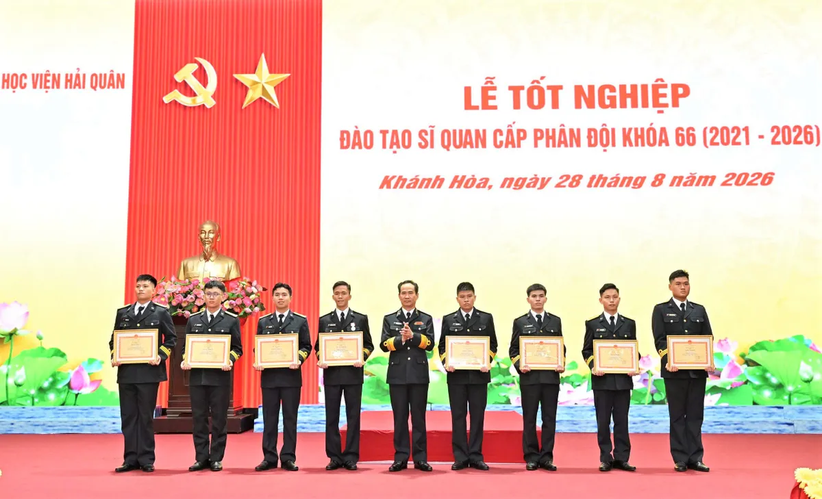 Đổi mới giáo dục - đào tạo, nâng cao chất lượng đội ngũ sĩ quan Hải quân tương lai- Ảnh 5.