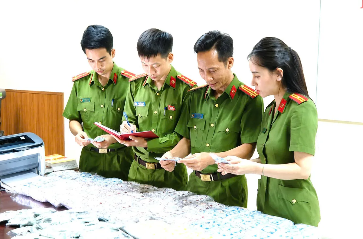 Khởi tố vụ án mạo danh “lương y” bán thuốc đông y gia truyền chứa chất cấm - Ảnh 3.