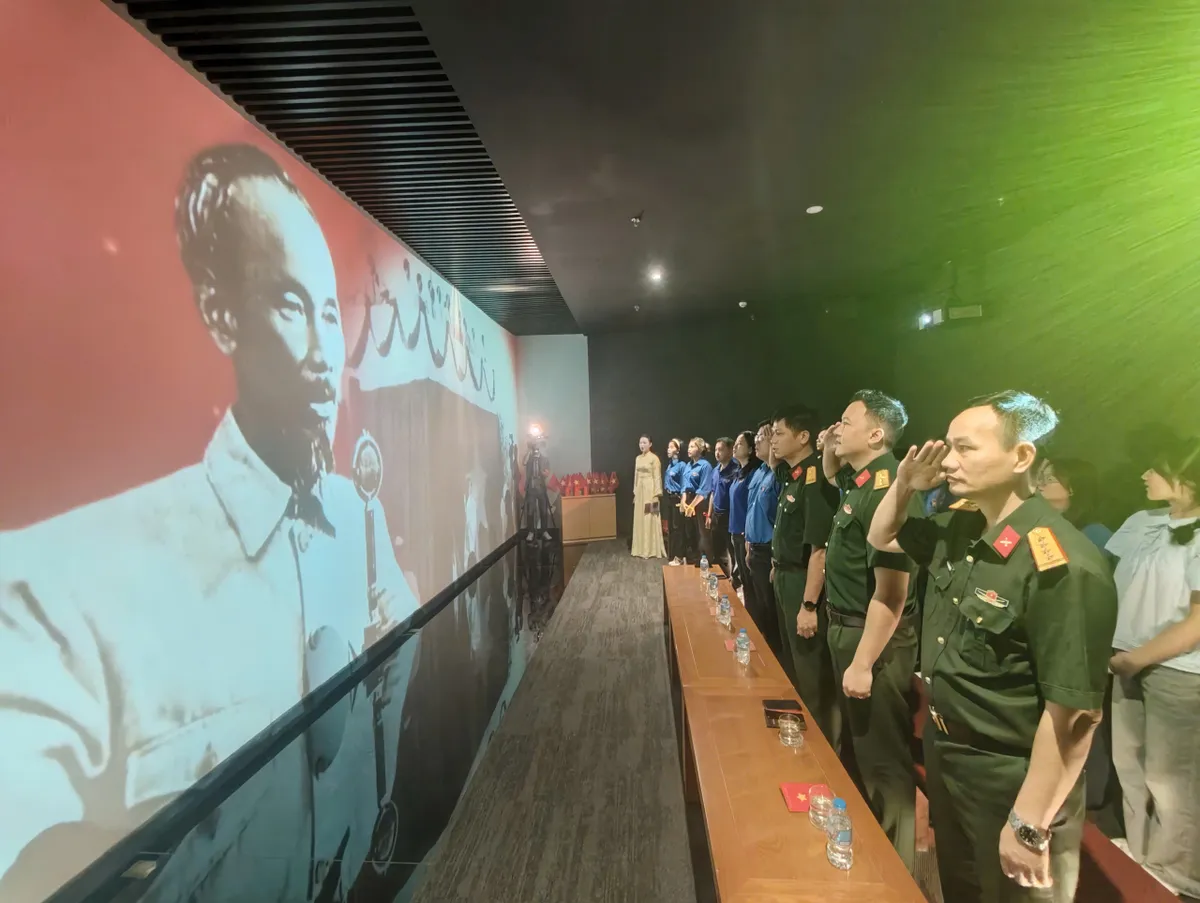 “Hành trình theo ánh Sao vàng” khơi dậy niềm tự hào dân tộc - Ảnh 3.
