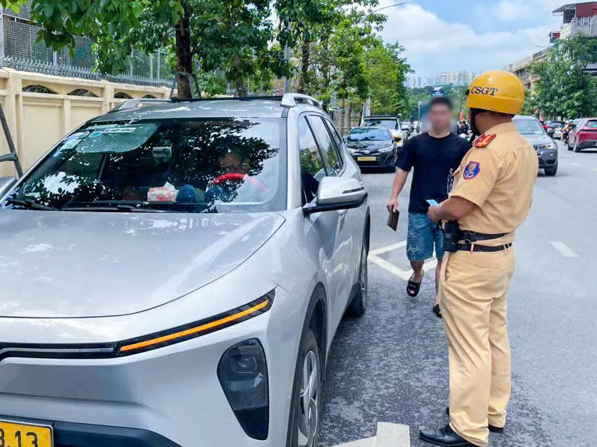 Tăng cường kiểm soát nồng độ cồn, xử lý nghiêm vi phạm giao thông dịp nghỉ lễ - Ảnh 8.