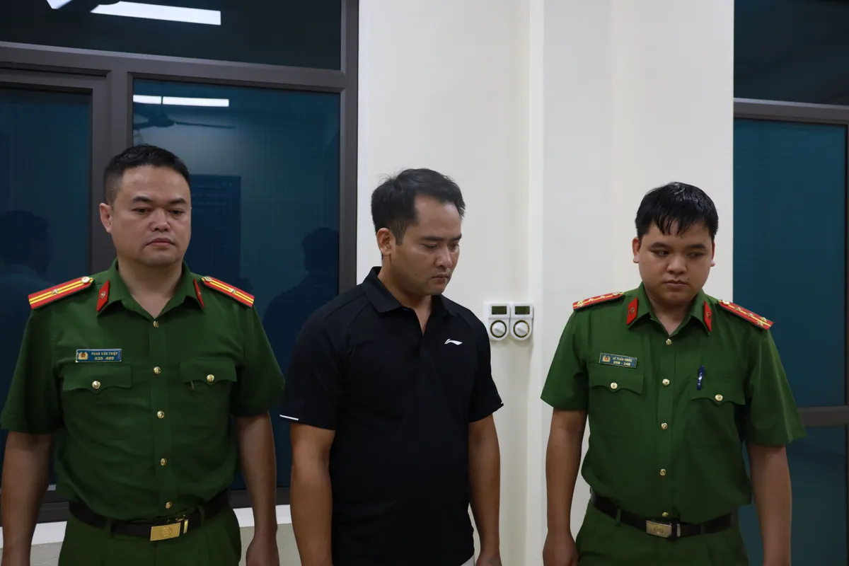 Khởi tố th&ecirc;m 1 gi&aacute;m đốc trong vụ lan can k&egrave; s&ocirc;ng Hồng g&atilde;y đổ ở L&agrave;o Cai - Ảnh 2.