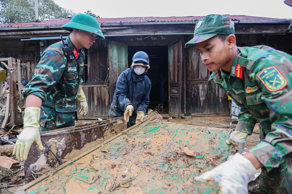 Lâm Đồng công bố tình huống khẩn cấp về thiên tai tại khu dân cư Đưng K'Nớ 5 - Ảnh 4.