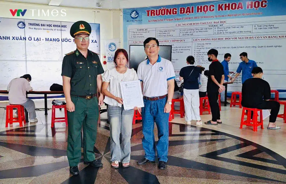 Nơi người lính gieo niềm tin, nâng bước cô gái La Hủ đến trường - Ảnh 5.