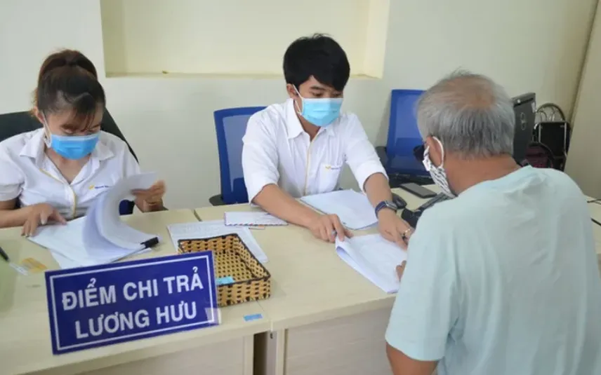 Làm thủ tục chi trả lương hưu. (Ảnh minh họa - Ảnh: VGP)