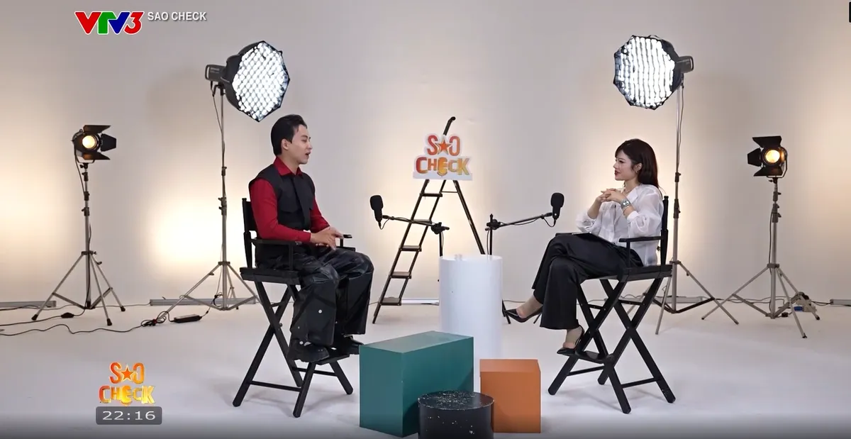 Chuyện chưa kể của "ho&agrave;ng tử xiếc" Ph&ugrave;ng Minh Cương về lần đầu lấn s&acirc;n sang ca h&aacute;t - Ảnh 1.