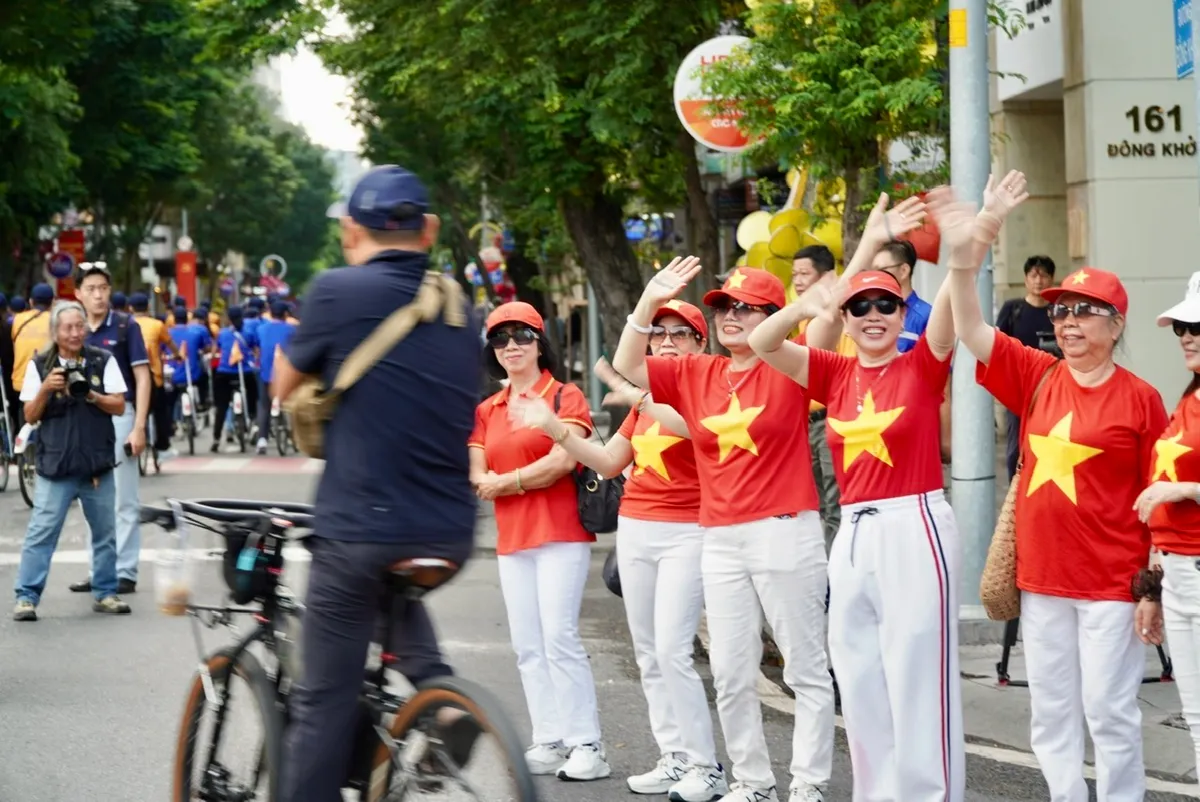 Hơn 1.000 người diễu h&agrave;nh xe đạp v&igrave; cộng đồng tại TP Hồ Ch&iacute; Minh - Ảnh 8.