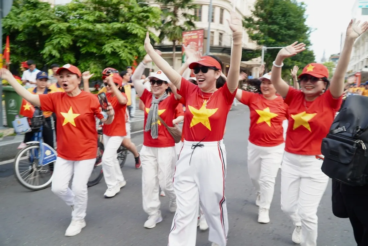Hơn 1.000 người diễu h&agrave;nh xe đạp v&igrave; cộng đồng tại TP Hồ Ch&iacute; Minh - Ảnh 6.