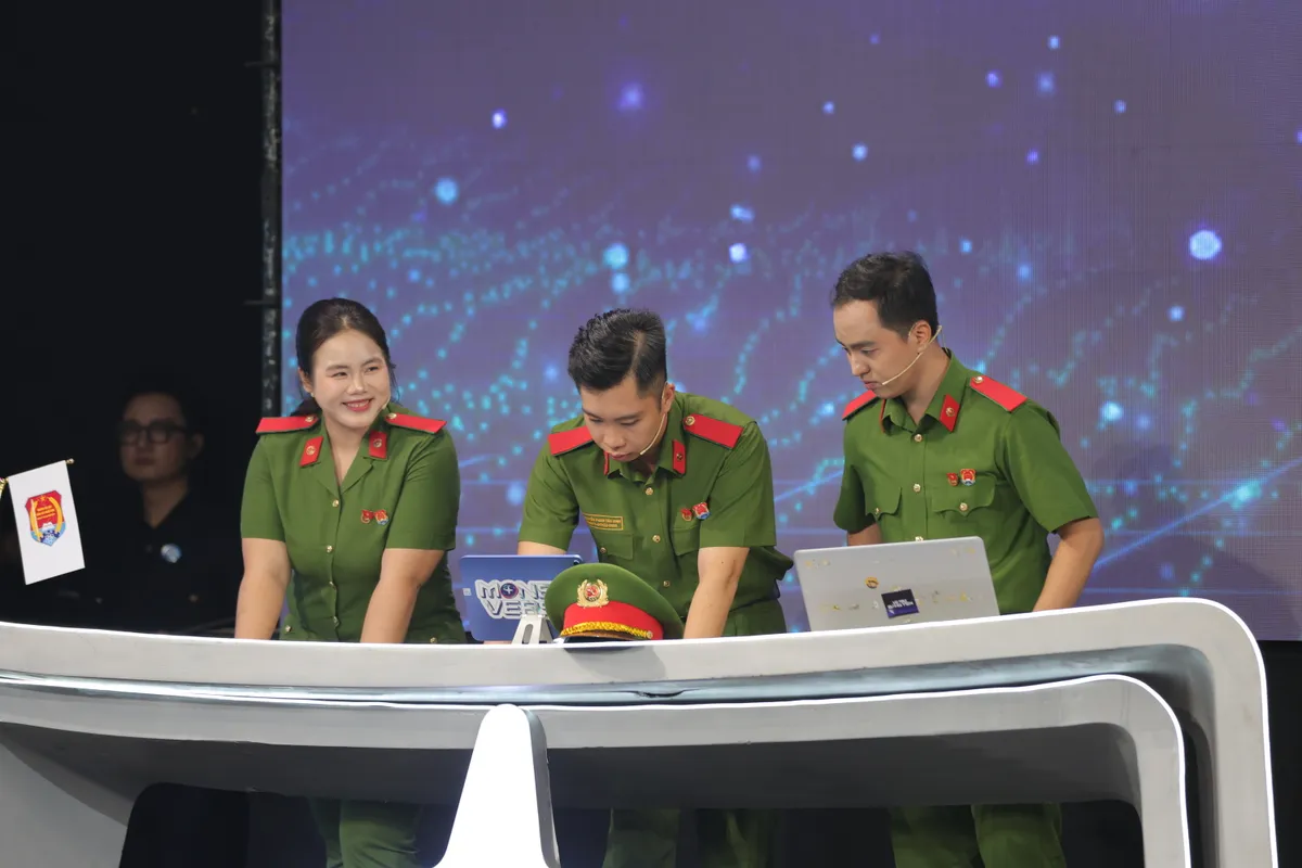 Vũ trụ đồng tiền - Tập 3 v&ograve;ng Tứ kết: Ph&aacute;t hiện t&iacute;n hiệu sẽ mất tiền, bị lừa đảo  - Ảnh 3.