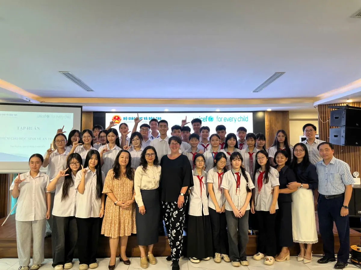 Trang bị kỹ năng gi&uacute;p học sinh tương t&aacute;c an to&agrave;n tr&ecirc;n kh&ocirc;ng gian mạng - Ảnh 1.