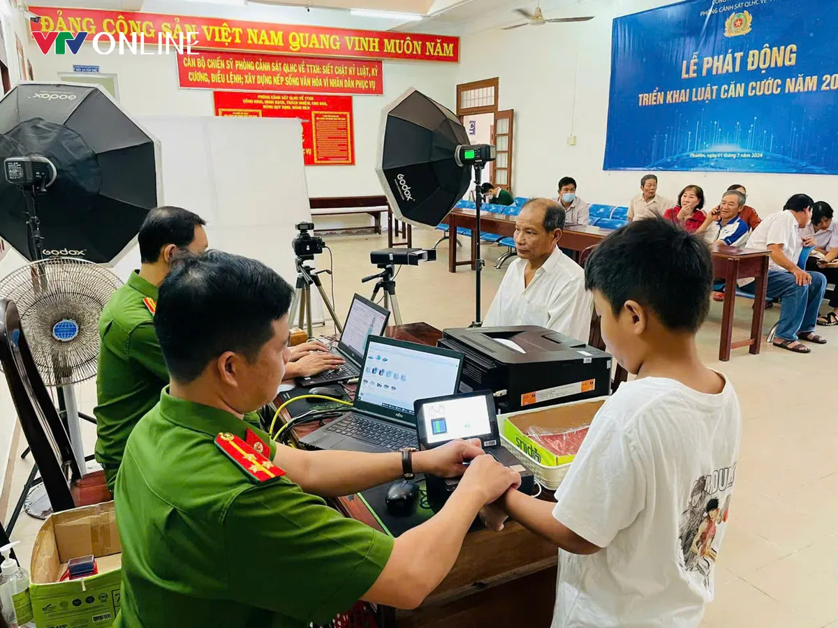 Đắk Lắk nhận hồ sơ căn cước, định danh điện tử xuyên lễ 2/9 - Ảnh 1.